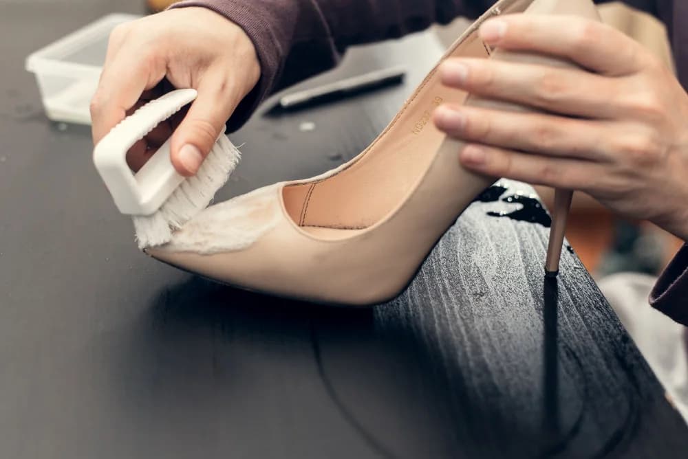 Illustrative image: cleaning leather shoes